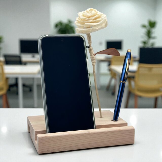 かんな屑の花が咲くスマホスタンド〈木製ペン立て付き〉／k.moku