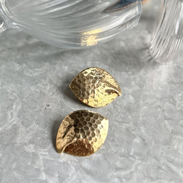 Y1201-ヴィンテージイヤリング U.S.A. Gold-tone Hammered Textured Leaf