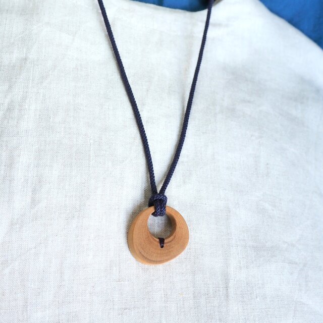 椿の木のペンダント【ねんねん】紫