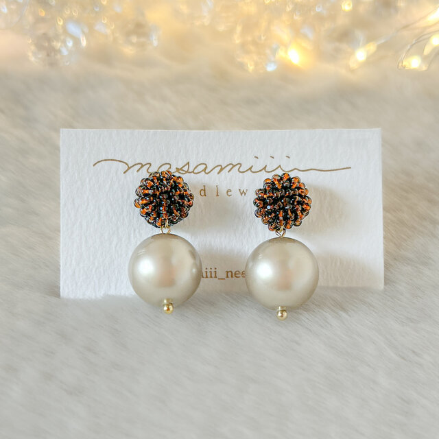 【秋冬におすすめ】 ぬくもりダークブラウン×揺れるパールのシンプルな ピアス/イヤリング　アースカラー　シンプル　小ぶり