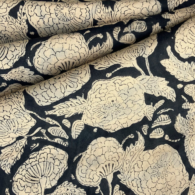 インド ブロックプリント生地 [50cm単位切売]サンガネリ ベージュフラワーonブラック 花 SA IF0360