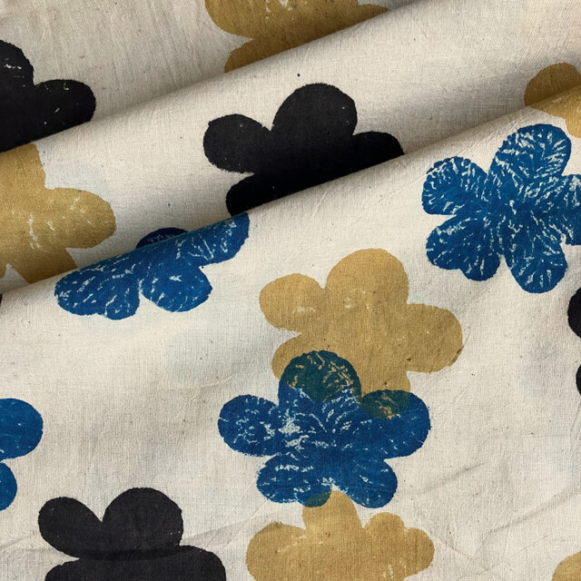 インド ブロックプリント生地 [50cm単位切売] アジュラック ペンタスフラワー on クリーム 花SA IF0366