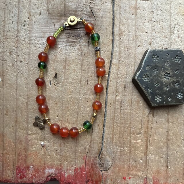 ＊福ふくprice＊秋色ブレス@カーネリアン＋アジアの古いビーズ＋ジャワシードビーズ＋インドブラスチャーム