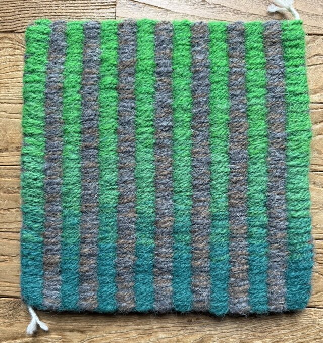 ウール手紡ぎ・手織りチェアマット　トワイニング技法で　no10