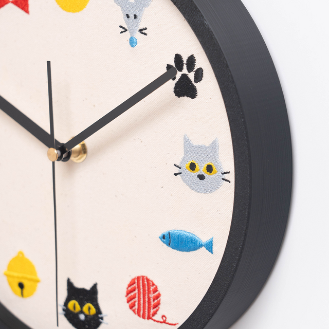 猫の世界の刺繍時計 | iichi 日々の暮らしを心地よくするハンドメイド
