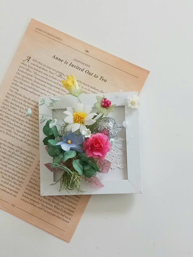 染め布花＊四つ葉のクローバーとマーガレット、薔薇のフレーム装飾
