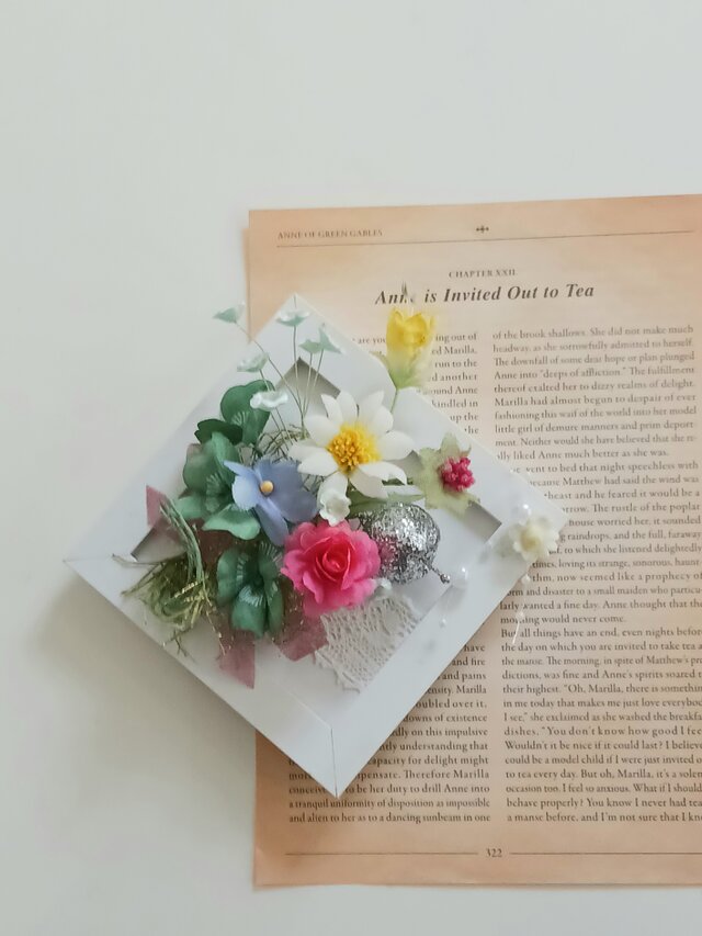 染め布花＊四つ葉のクローバーとマーガレット、薔薇のフレーム装飾