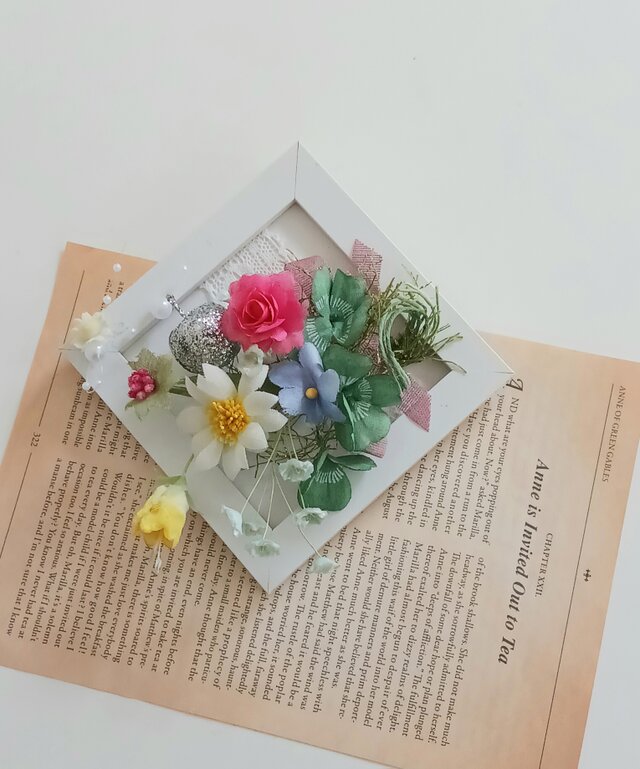 染め布花＊四つ葉のクローバーとマーガレット、薔薇のフレーム装飾