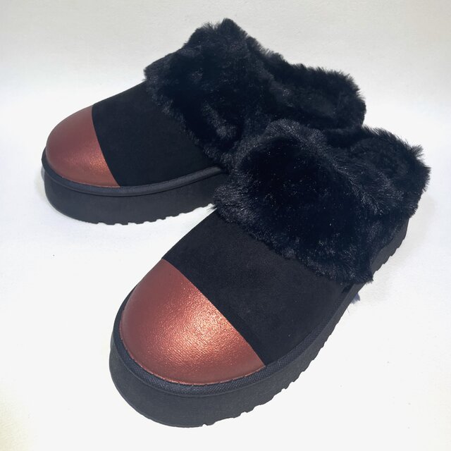 モコモコで暖かいボア厚底サボサンダル (ブラック x マットブラック他