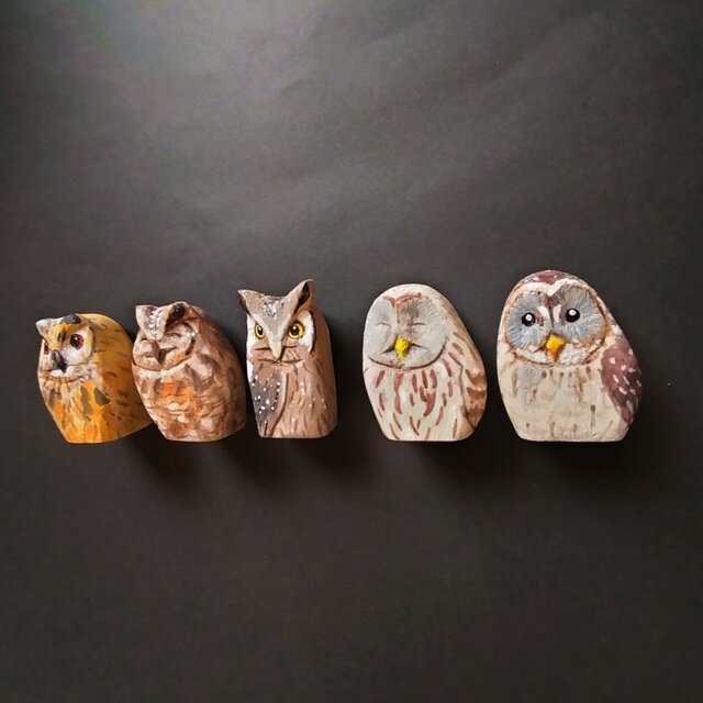 彩色木彫刻置物 フクロウ小◇桐① | iichi 日々の暮らしを心地よくする