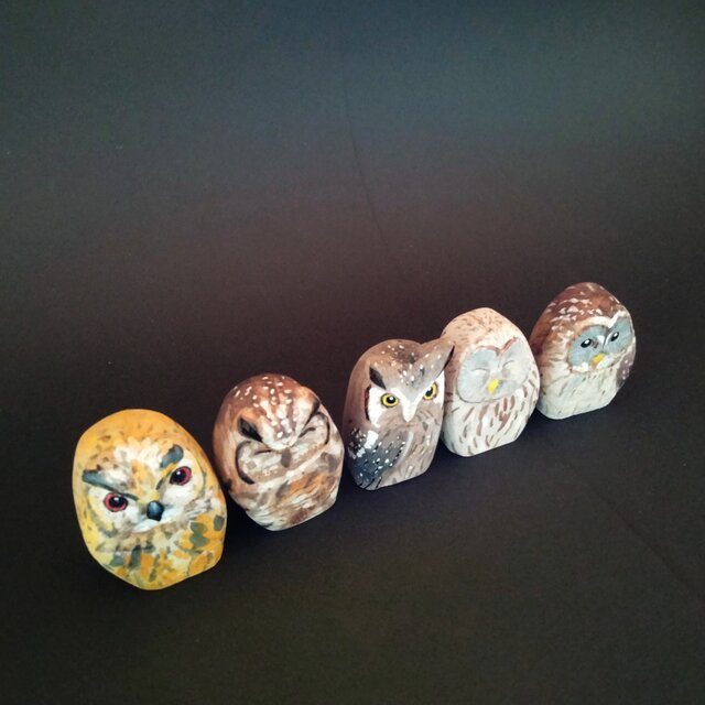 彩色木彫刻置物 フクロウ小◇桐① | iichi 日々の暮らしを心地よくする