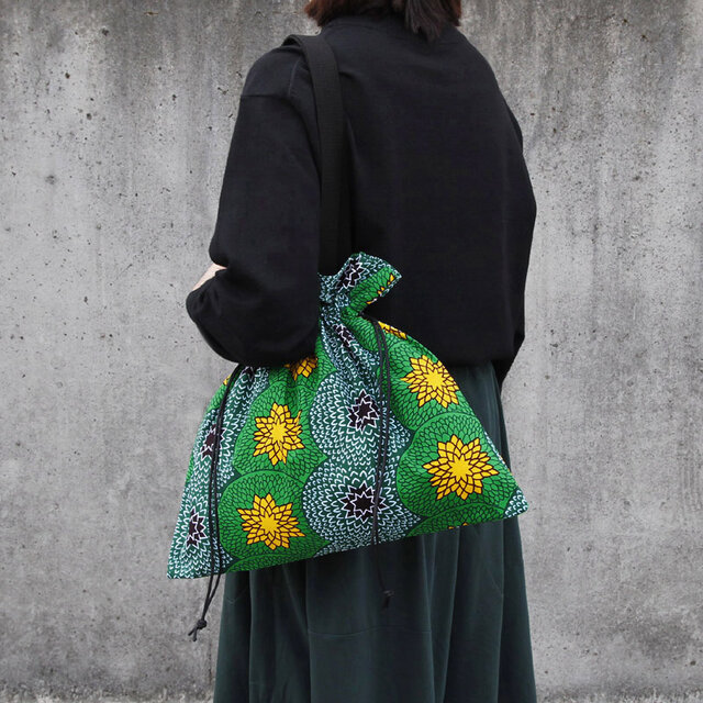 アフリカ布の巾着バッグ（サークルフラワー）トート 大きめ アフリカンプリント