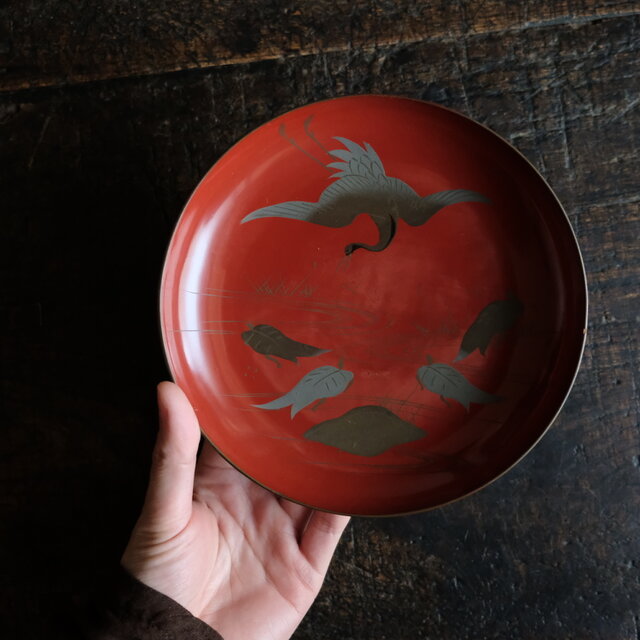 骨董品　漆器　皿 鶴と亀◇味のあるお品物。古輪島塗 漆芸蒔絵盃 中皿 漆器 骨董/antique