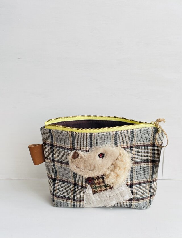 お出かけ前のゴールデンレトリバー　ポーチ