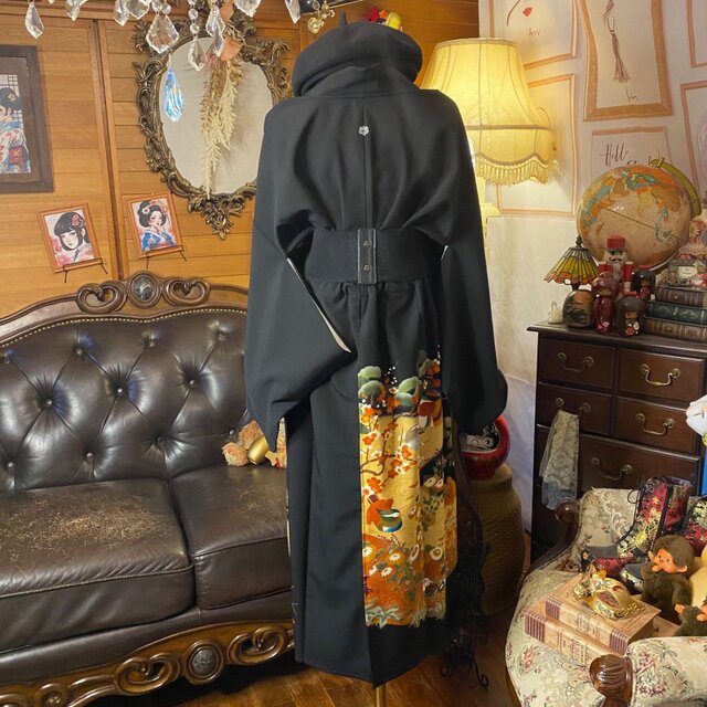 黒留袖 着物 リメイク ワンピース ドレス 和洋折衷 洗える 化繊 ハンドメイド レトロ 古着 漆黒の宇宙 × 松に飛翔する鶴のパルス TKW-127 黒留袖 着物 リメイク ワンピース セミロングドレス 和洋折衷 洗える