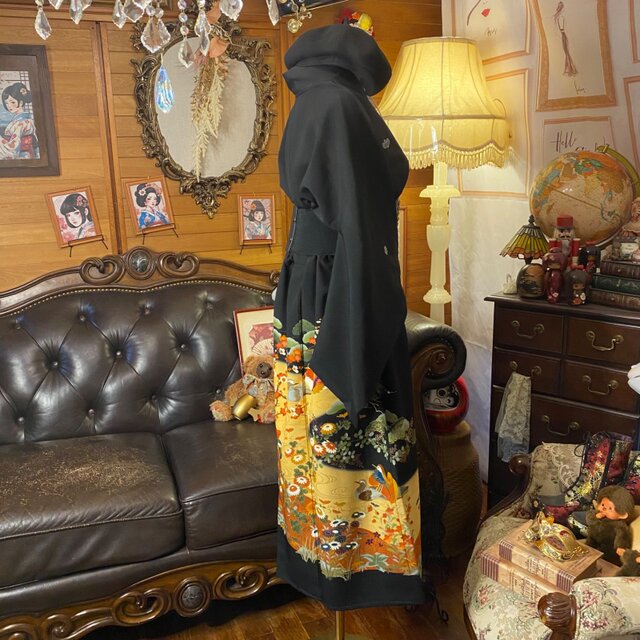 黒留袖 着物 リメイク ワンピース セミロングドレス 和洋折衷 洗える 化繊 ハンドメイド レトロ 古着  漆黒に翡翠の熨斗、桜と飛鶴が駆ける。 TKW-82 黒留袖 着物 リメイク ワンピース セミロングドレス 和洋折衷 洗える