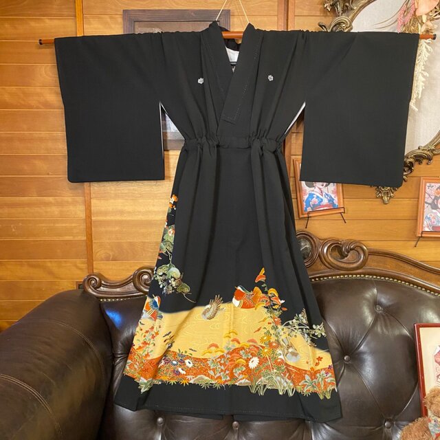 黒留袖 着物 リメイク ワンピース ドレス セミロング 和洋折衷 洗える 化繊 ハンドメイド レトロ 古着 浅葱の波に舞う吉祥の鶴 TKW-113 和洋折衷 黒留袖 着物 リメイク ワンピース ドレス 洗える 化繊 緋色