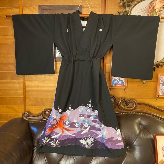 黒留袖 着物 リメイク ワンピース ドレス 和洋折衷 洗える 化繊 ハンドメイド レトロ 古着  漆黒に紫霞、鳳凰と白梅、凛と艶。 TKW-84 黒留袖 着物 リメイク ワンピース ドレス 和洋折衷 洗える 化繊 古着
