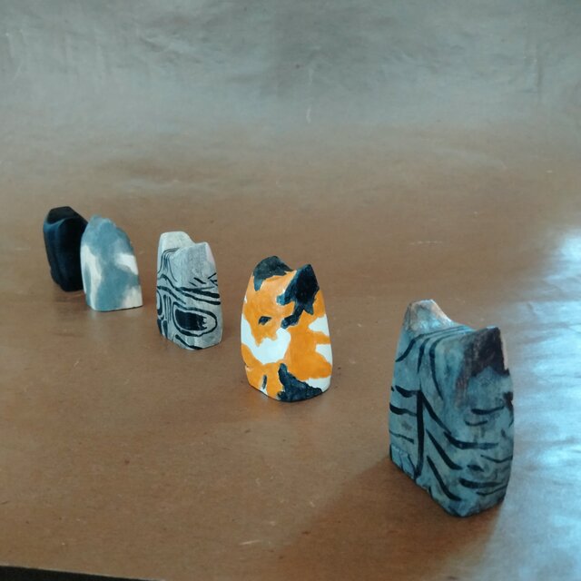 グレーの猫の木製置物　桐　手彫り 木彫り猫 86 | Forest cat