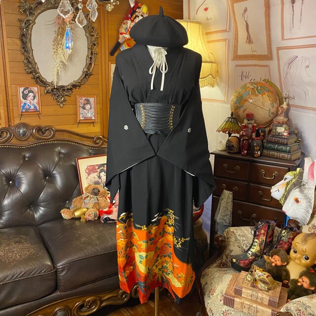 黒留袖 着物 リメイク ワンピース セミロングドレス 和洋折衷 洗える 化繊 ハンドメイド レトロ 古着 金彩の菊×笹が映える橙～朱グラデ TKW-86 黒留袖 着物 リメイク ワンピース セミロングドレス 和洋折衷 洗える