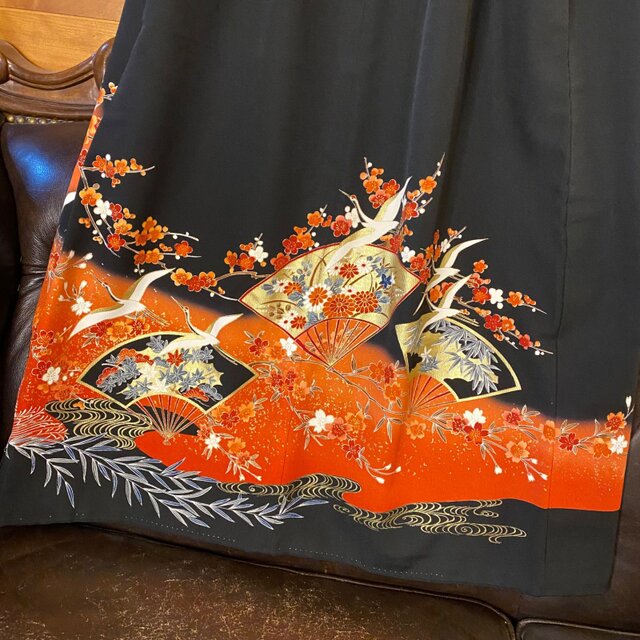 黒留袖 着物 リメイク ワンピース ロングドレス 和洋折衷 洗える 化繊 ハンドメイド レトロ 古着 扇面×梅×鶴が舞う、橙～朱 TKW-87 黒留袖 着物 リメイク ワンピース ロングドレス 和洋折衷 洗える 化繊