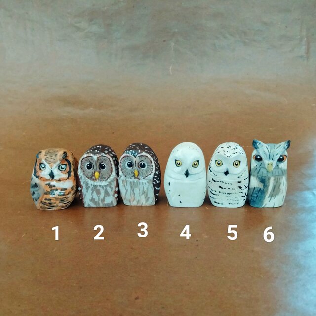 彩色木彫刻置物 フクロウ小◇桐② | iichi 日々の暮らしを