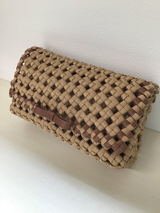 リボン付きクラッチバッグ