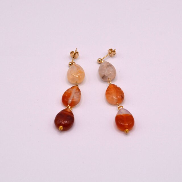 リーフ型カーネリアンのピアス（金具変更可能）◆送料無料♪