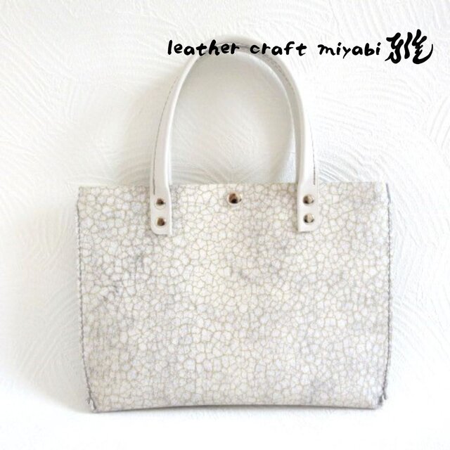 Super SALE~　手縫い☆《牛革》新デザイン♪フラットミニマルトート・ビンテージホワイト・0495