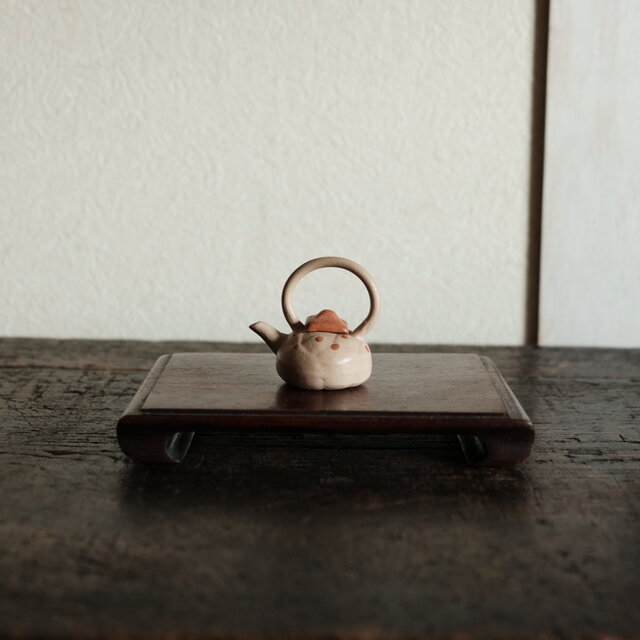 小ぶりで可愛い◆中国産　小ぶり陶器製ミニチュア急須　インテリアオブジェ　古民家　古道具　可愛い　i11