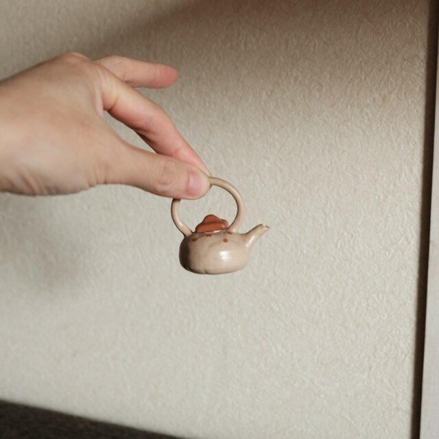 小ぶりで可愛い◇中国産 小ぶり陶器製ミニチュア急須 インテリア