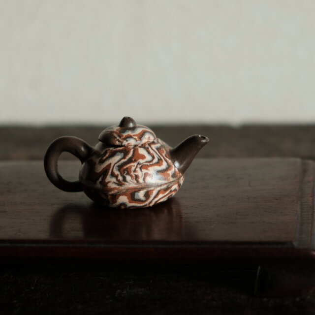 小ぶりで可愛い◇中国産 小ぶり陶器製ミニチュア急須 インテリア