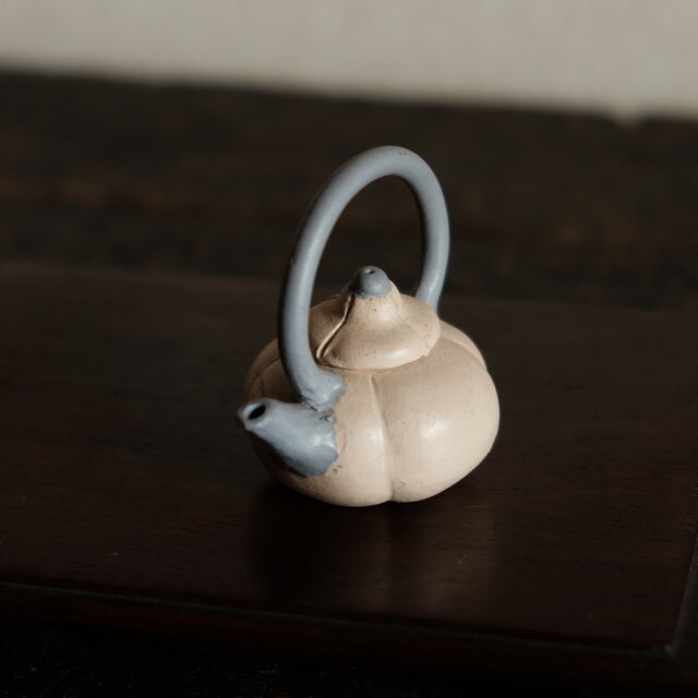 小ぶりで可愛い◇中国産 小ぶり陶器製ミニチュア急須 インテリア