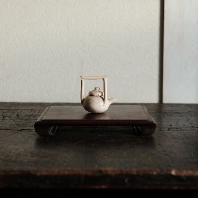 小ぶりで可愛い◆中国産　小ぶり陶器製ミニチュア急須　インテリアオブジェ　古民家　古道具　可愛い　i16