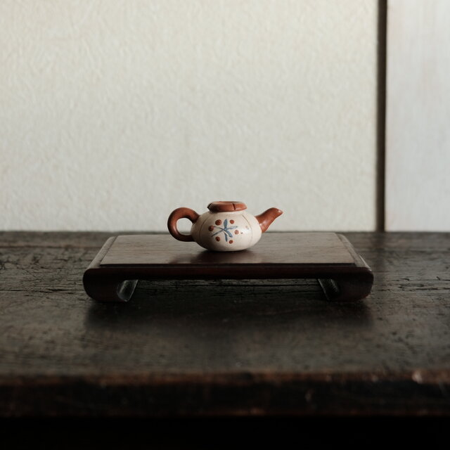 小ぶりで可愛い◆中国産　小ぶり陶器製ミニチュア急須　インテリアオブジェ　古民家　古道具　可愛い　i17