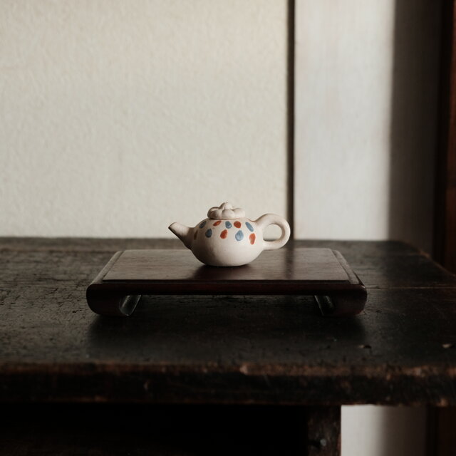 小ぶりで可愛い◆中国産　小ぶり陶器製ミニチュア急須　インテリアオブジェ　古民家　古道具　可愛い　i19