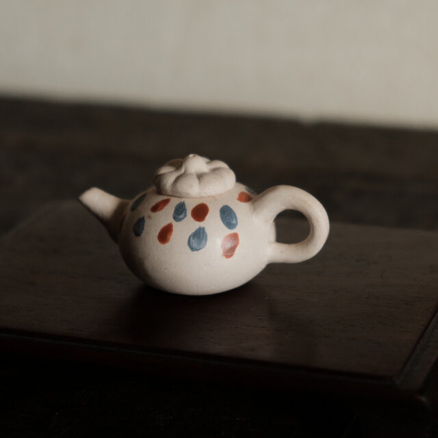 【美品】　インテリア小物　陶器 小ぶりで可愛い◇中国産 小ぶり陶器製ミニチュア急須 インテリア