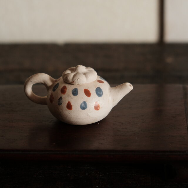 小ぶりで可愛い◇中国産 小ぶり陶器製ミニチュア急須 インテリア