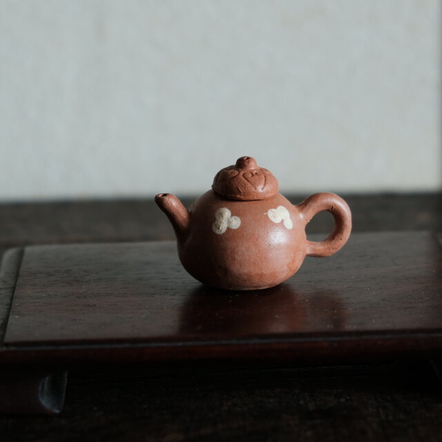 小ぶりで可愛い◇中国産 小ぶり陶器製ミニチュア急須 インテリア