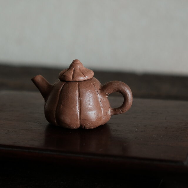 小ぶりで可愛い◇中国産 小ぶり陶器製ミニチュア急須 インテリア
