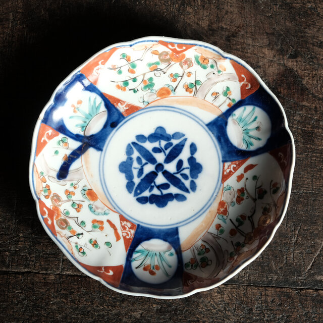 鉢■古い花唐草蝶紋 大鉢 菓子器 花弁型 時代物 骨董品(江戸後期～明治期)■ 鉢□古い花唐草蝶紋 大鉢 菓子器 花弁型 時代物 骨董品(江戸後期～明治