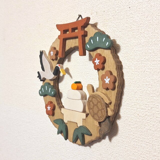受注制作】木製お正月リース 鶴と亀と鏡餅｜松竹梅の縁起飾り ⛩ 和