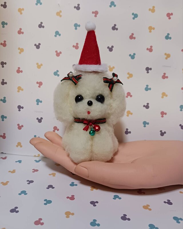 送料無料 羊毛フェルト 伏せをするマルチーズ 羊毛フェルト ふせをする