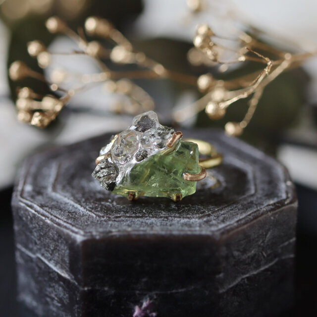 グリーンアパタイトとダイヤモンドクォーツのイヤーカフ