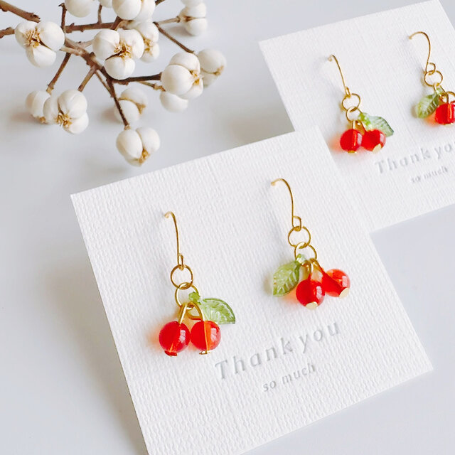 真っ赤なさくらんぼのフックピアス　サージカルステンレス