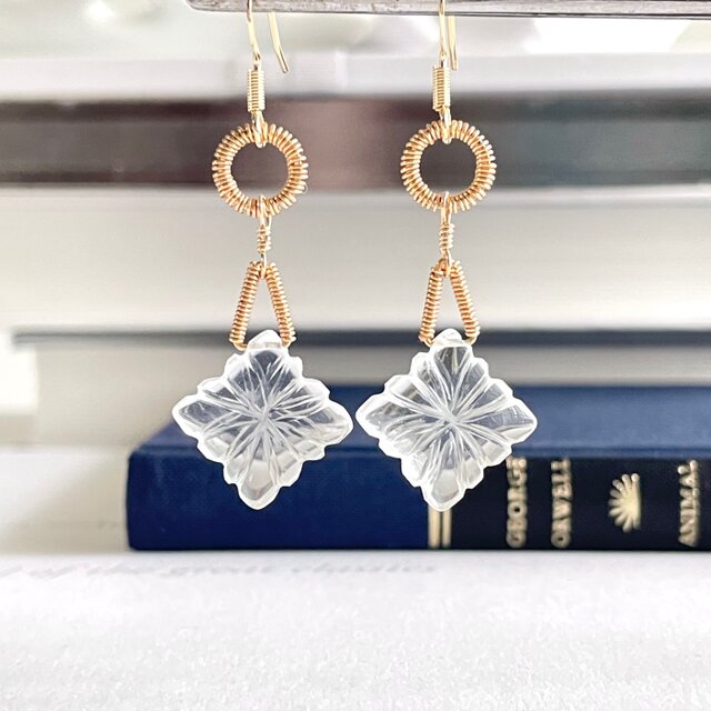 Q's B ♦︎14kgfsunflowerカービングピアス/イヤリング 水晶フラワーカービングピアス 14kgf | 雨風日土 ame-kaze-hi-tuchi