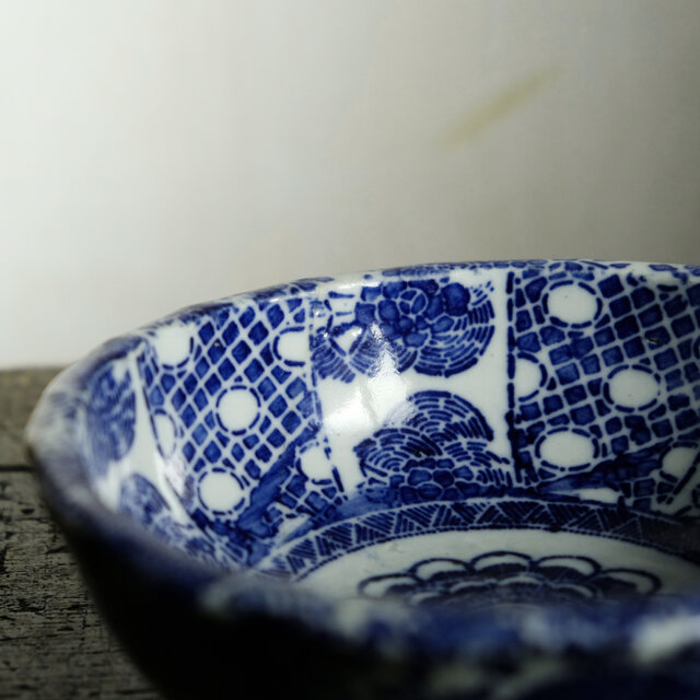 江戸期※（コメント欄参照）古伊万里　珍品　絡子？網手？紋様　中鉢　本物保証 金継ぎ用に】見込みに花文様◇伊万里 印判六寸鉢 骨董/antiques