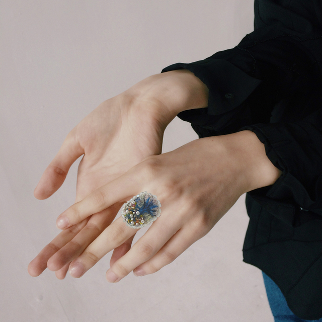 『神話の木』羊毛画の指輪