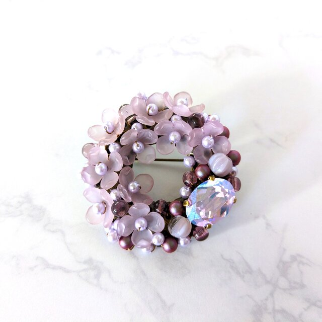 クリスタルガラスと小花のブローチ（K1236)