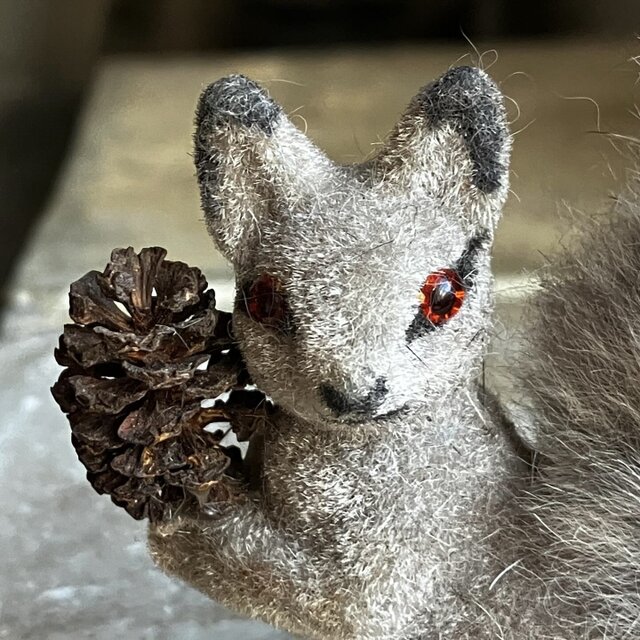 西ドイツ Wagner グレー ふわふわしっぽのリス | iichi 日々の暮らしを